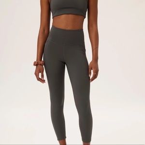 Moon Compressive Pocket Legging in Black